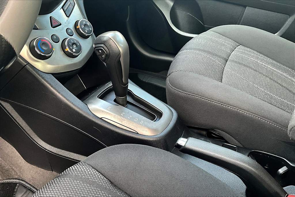 2016 Chevrolet Sonic LT 10