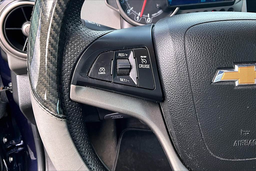 2016 Chevrolet Sonic LT 23