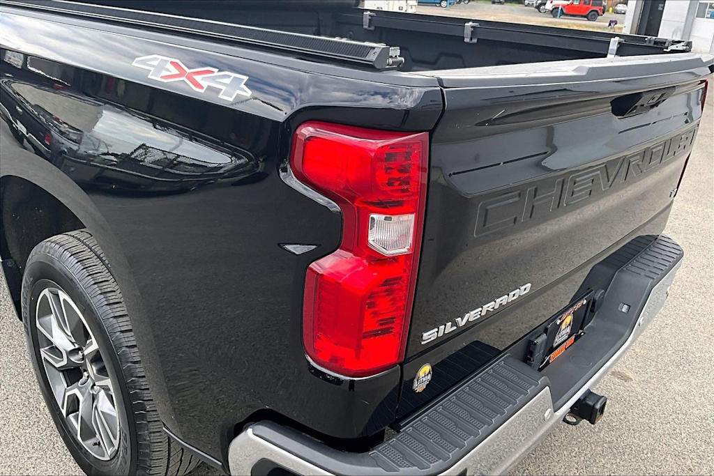 Thumbnail: 2022 Chevrolet Silverado 1500 - 32
