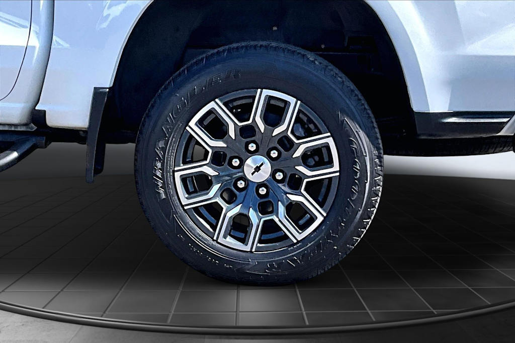 Thumbnail: 2023 Chevrolet Colorado - 36
