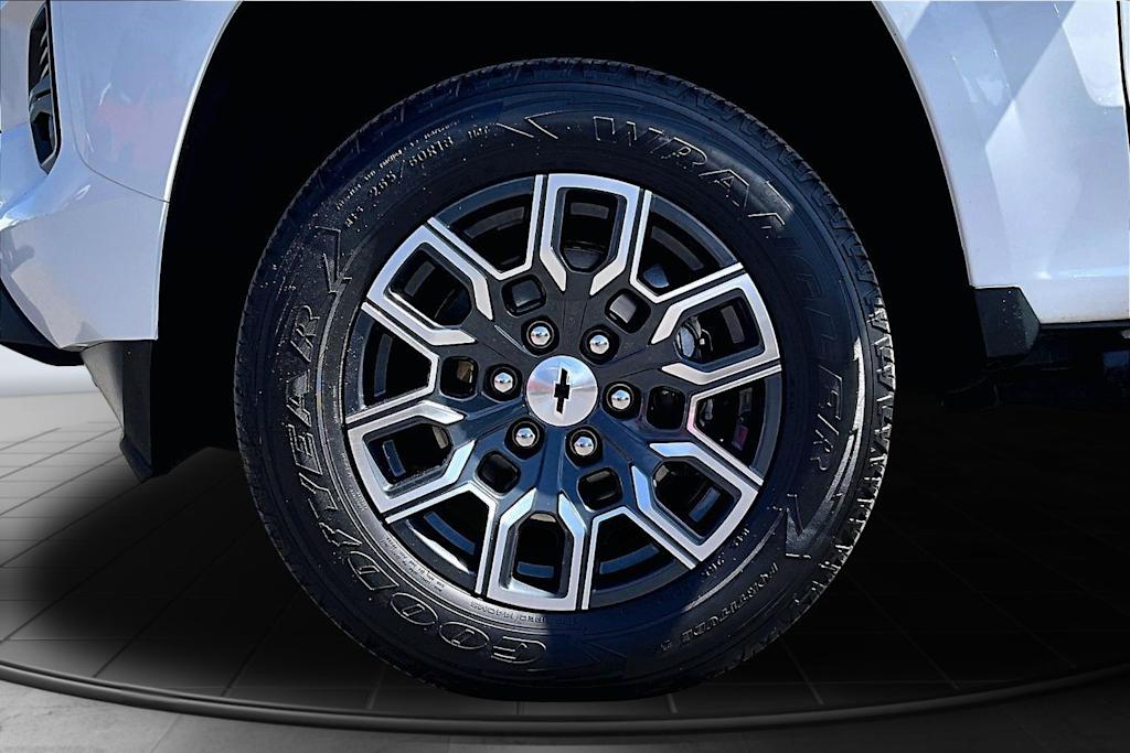 Thumbnail: 2023 Chevrolet Colorado - 8