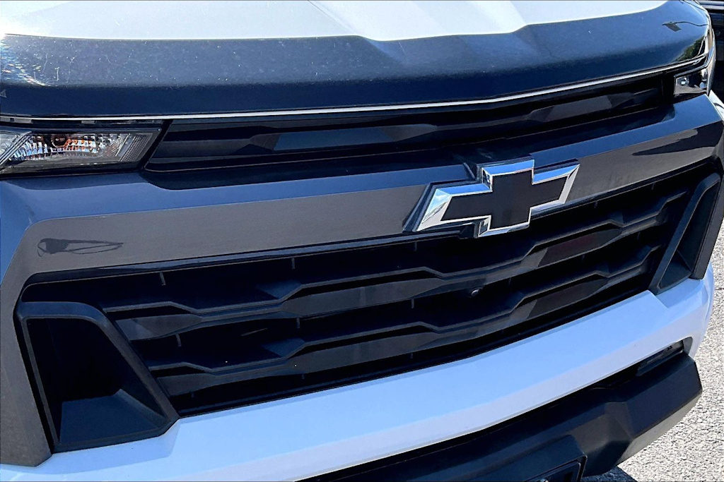 Thumbnail: 2023 Chevrolet Colorado - 33