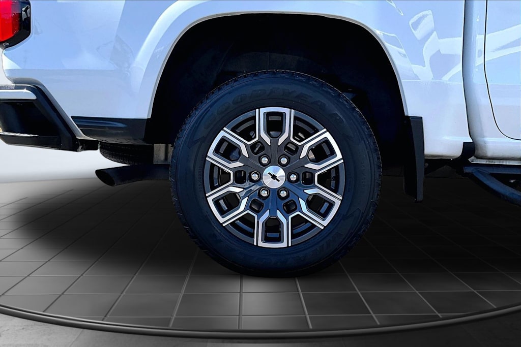 Thumbnail: 2023 Chevrolet Colorado - 35