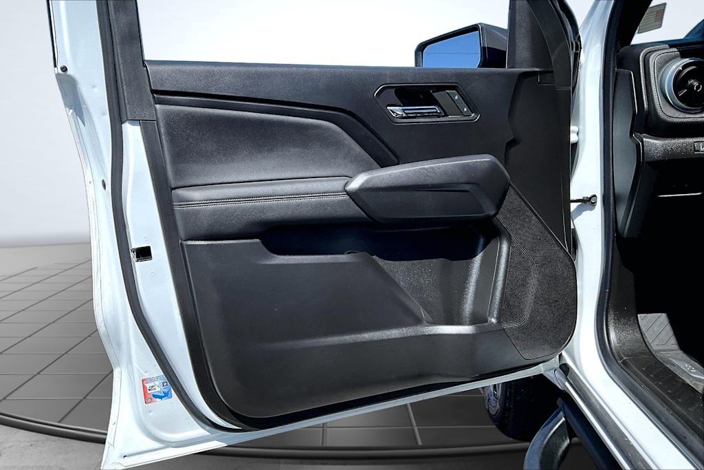 Thumbnail: 2023 Chevrolet Colorado - 28