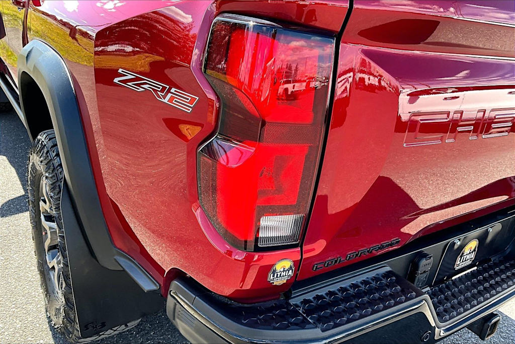 Thumbnail: 2023 Chevrolet Colorado - 32