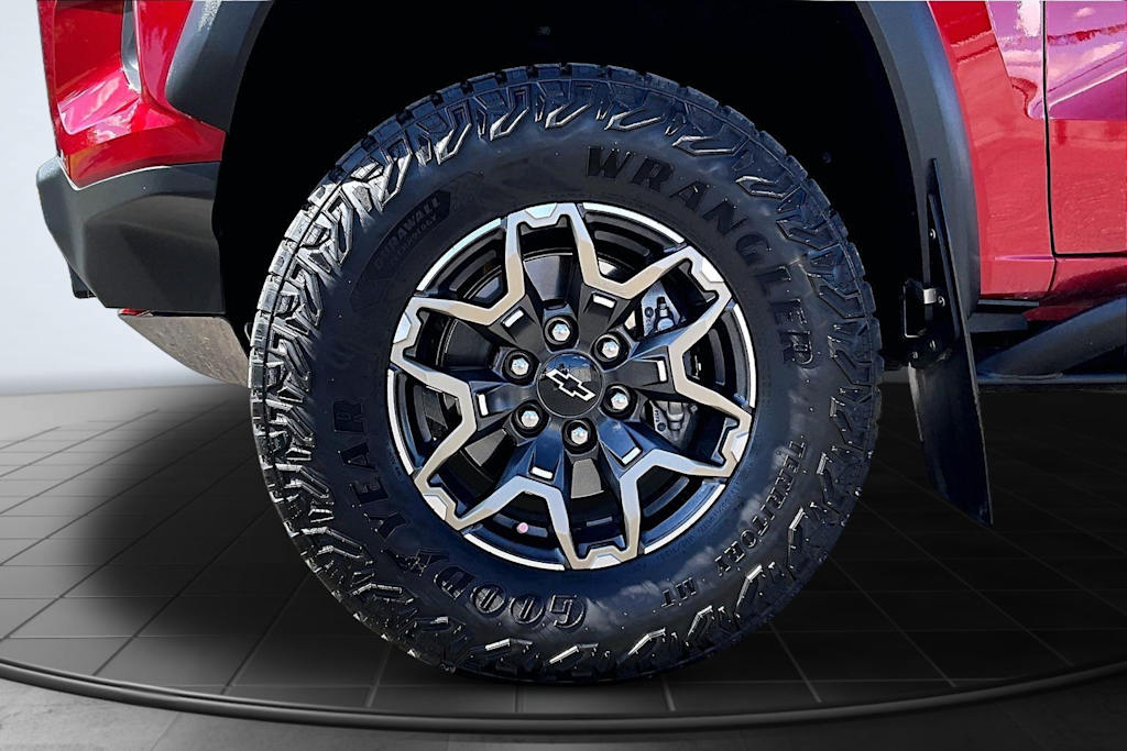 Thumbnail: 2023 Chevrolet Colorado - 7