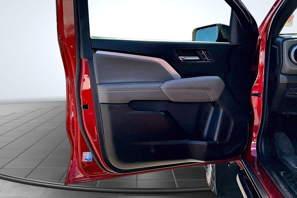 Thumbnail: 2023 Chevrolet Colorado - 28