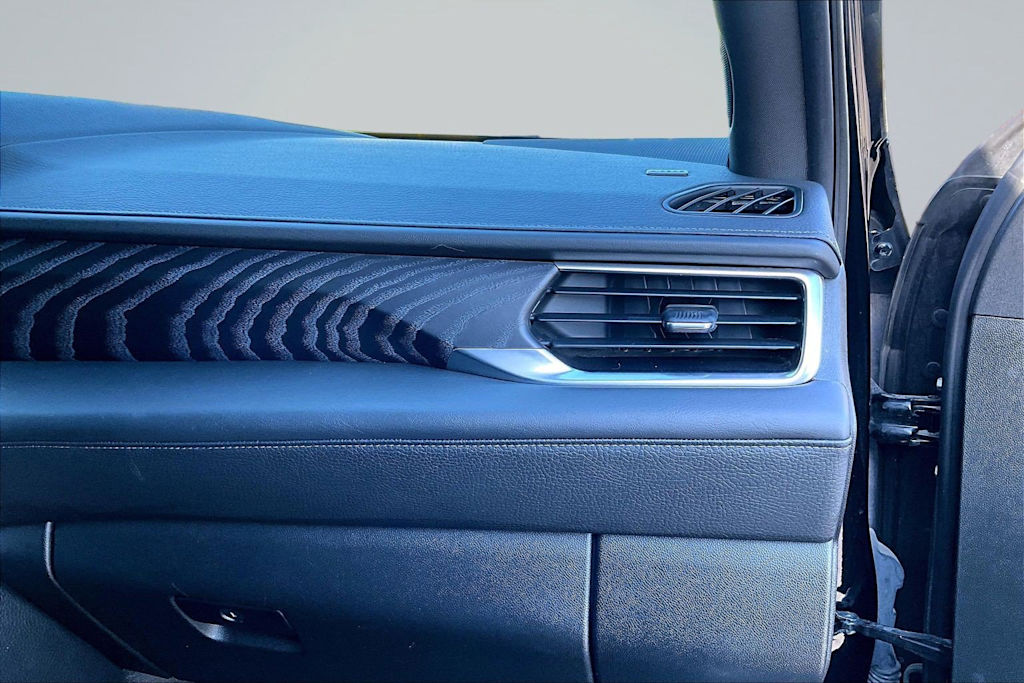 Thumbnail: 2022 GMC Yukon XL - 24