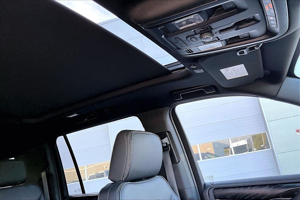 Thumbnail: 2022 GMC Yukon XL - 30