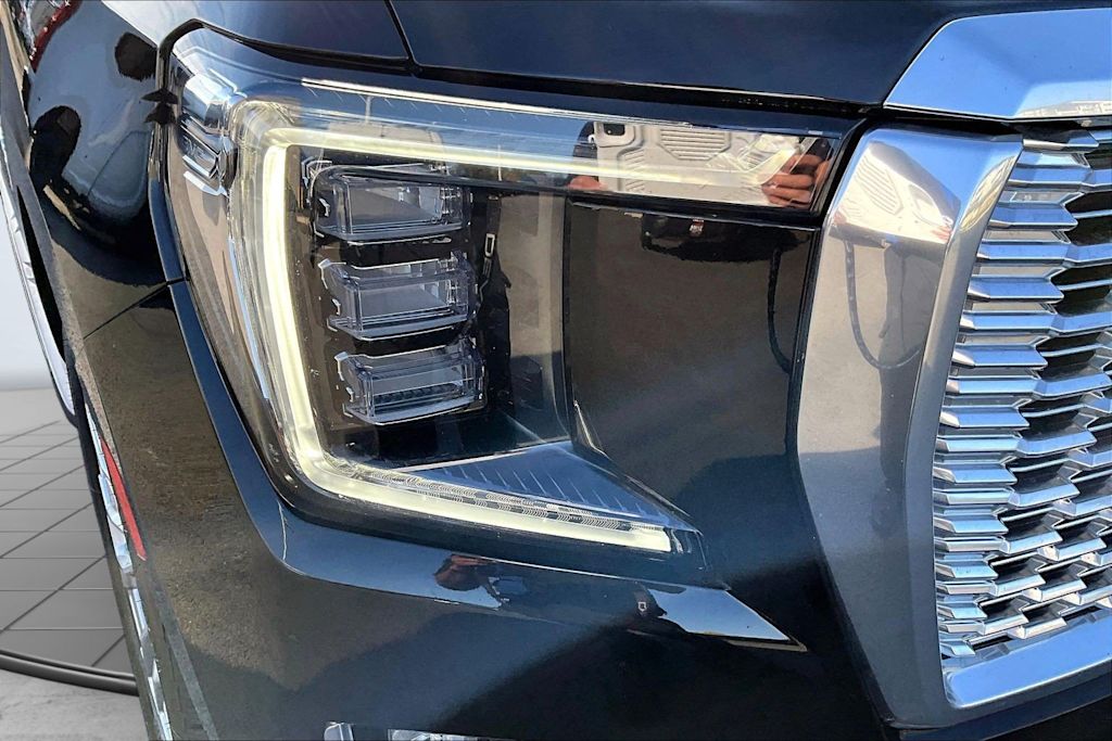 Thumbnail: 2022 GMC Yukon XL - 31