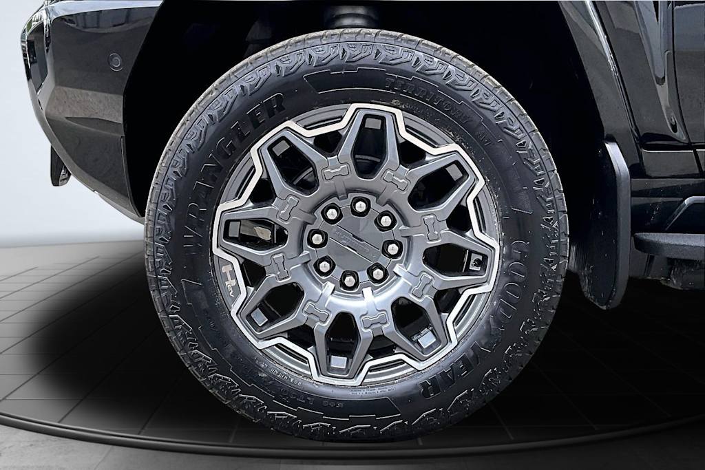 Thumbnail: 2025 GMC Hummer EV - 8