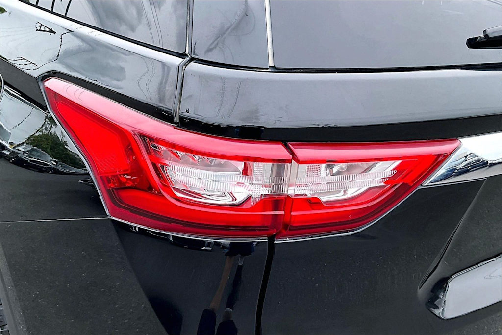 Thumbnail: 2021 Chevrolet Traverse - 32