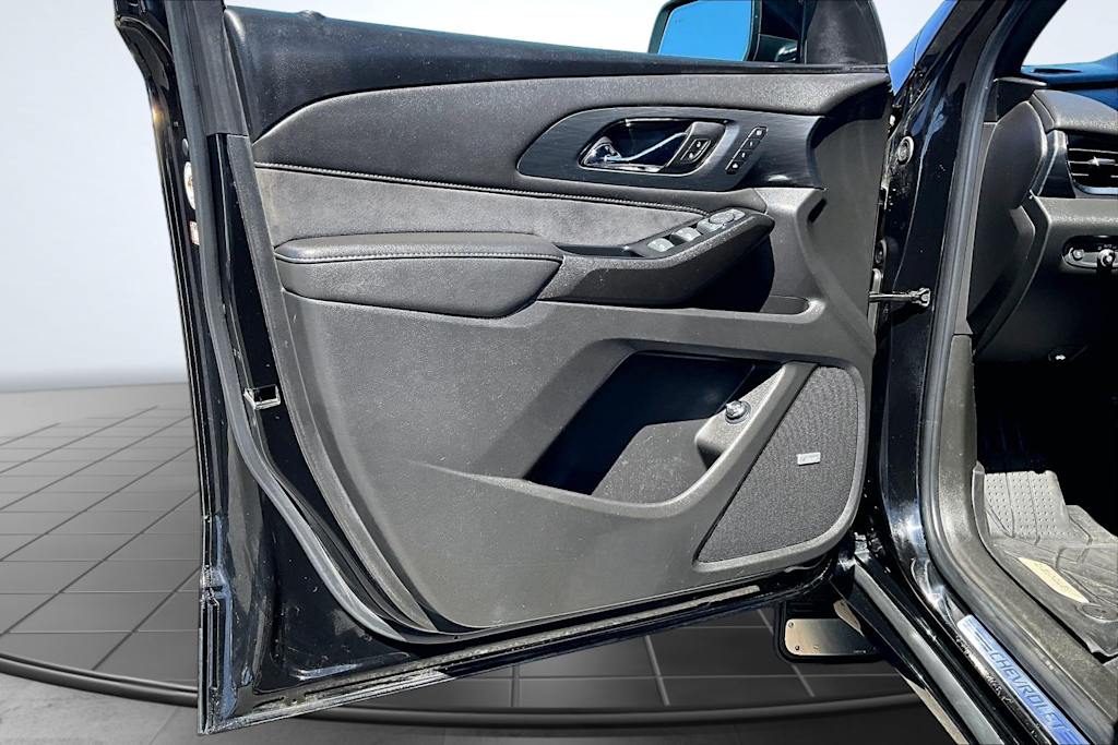 Thumbnail: 2023 Chevrolet Traverse - 28