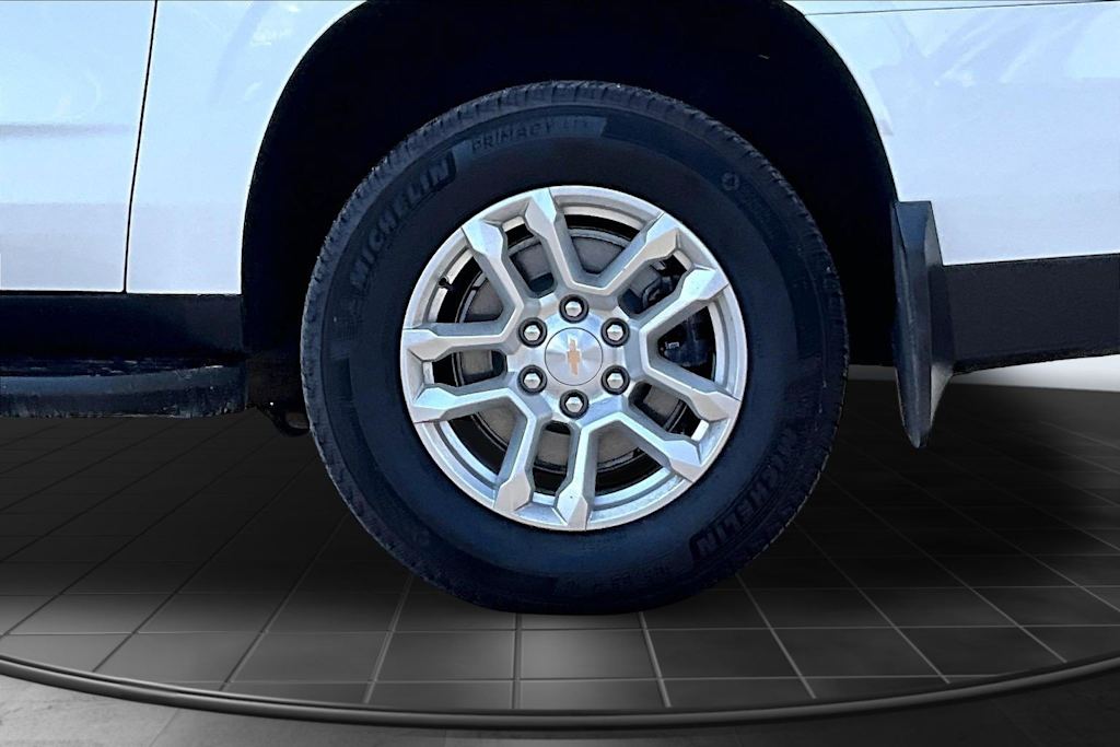 Thumbnail: 2025 Chevrolet Suburban - 36