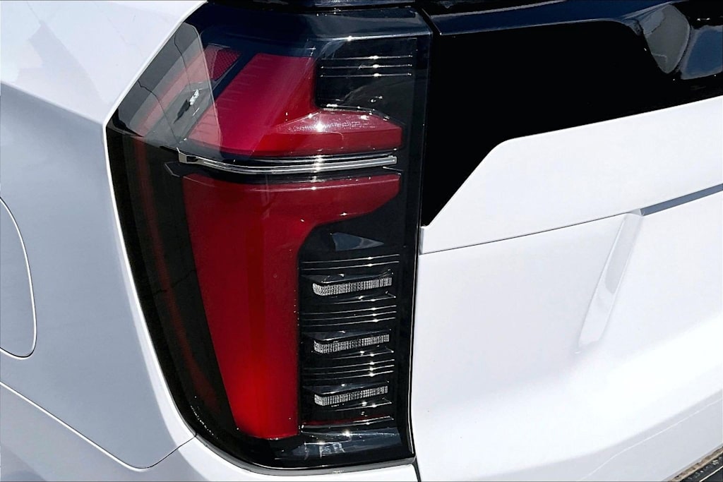 Thumbnail: 2025 Chevrolet Suburban - 32