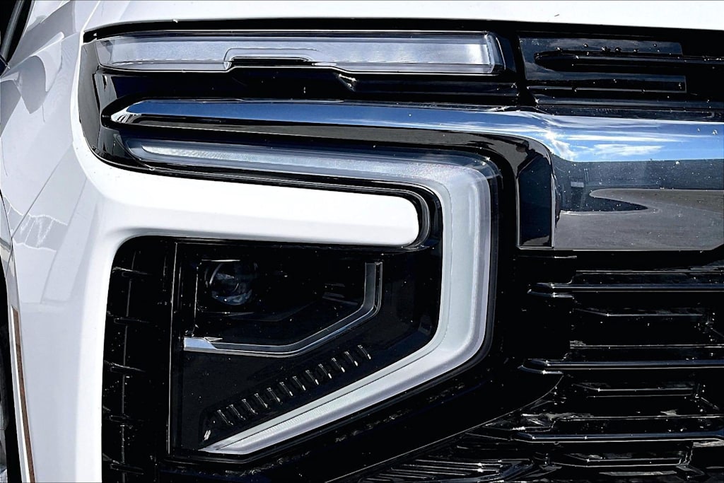 Thumbnail: 2025 Chevrolet Suburban - 31