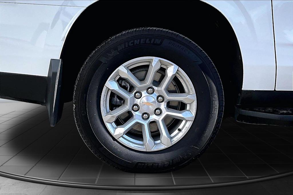 Thumbnail: 2025 Chevrolet Suburban - 35