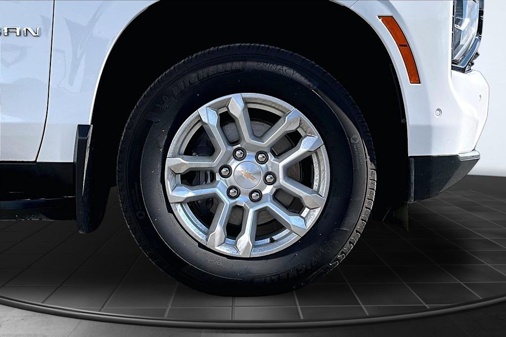 Thumbnail: 2025 Chevrolet Suburban - 34