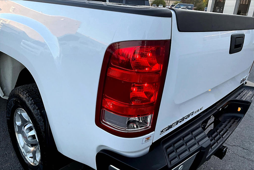 Thumbnail: 2009 GMC Sierra 2500 - 32