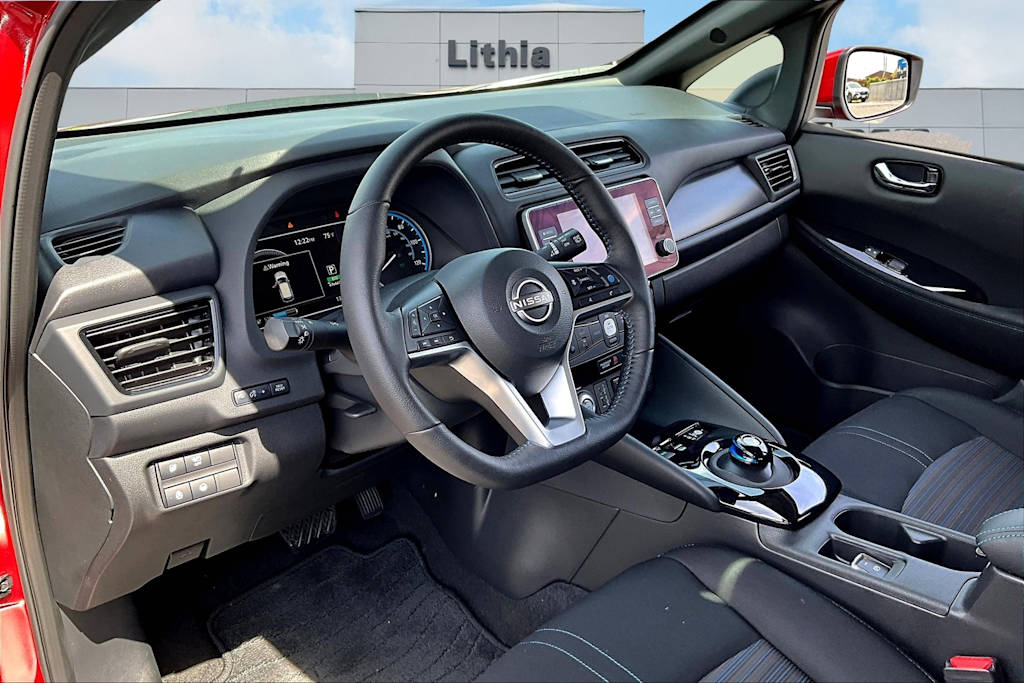 2025 Nissan Leaf SV Plus 14