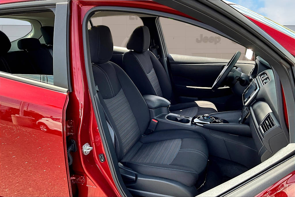 2025 Nissan Leaf SV Plus 10