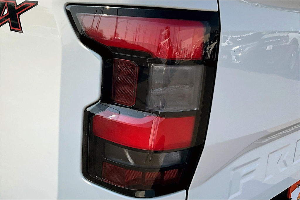 Thumbnail: 2022 Nissan Frontier - 32