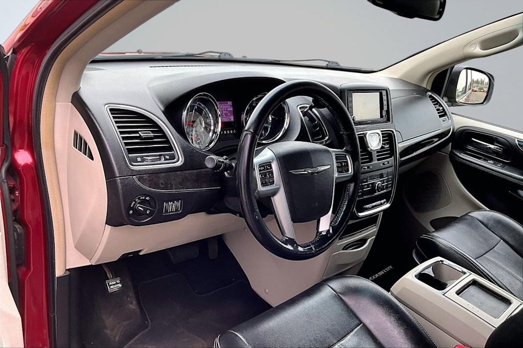 Thumbnail: 2012 Chrysler Town & Country - 2