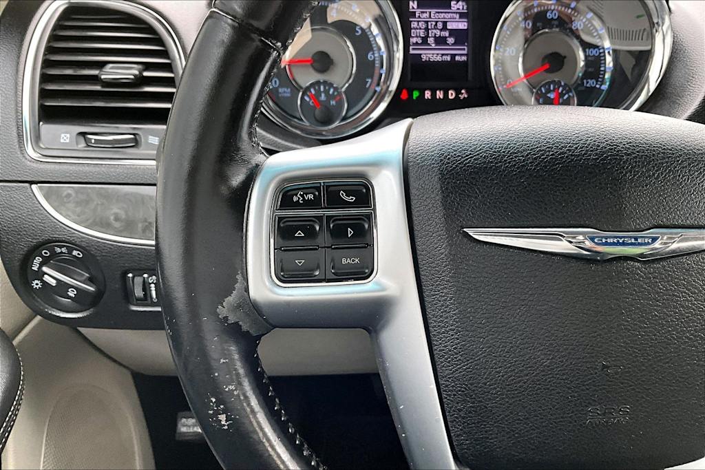 Thumbnail: 2012 Chrysler Town & Country - 25