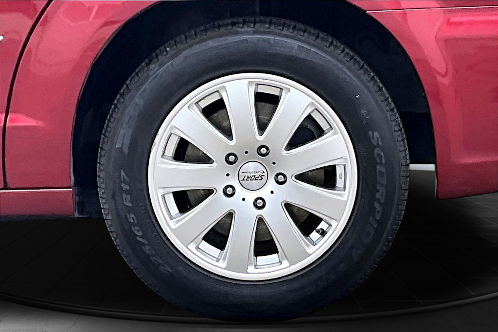 Thumbnail: 2012 Chrysler Town & Country - 36