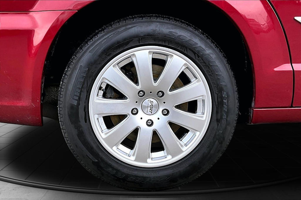 Thumbnail: 2012 Chrysler Town & Country - 35
