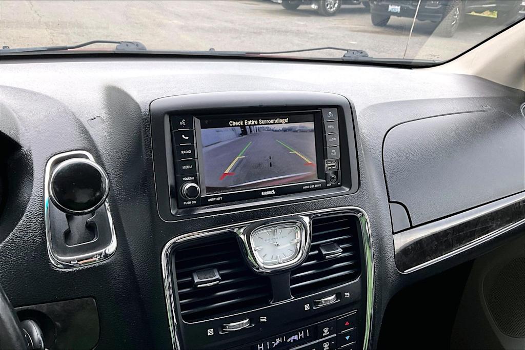 Thumbnail: 2012 Chrysler Town & Country - 27