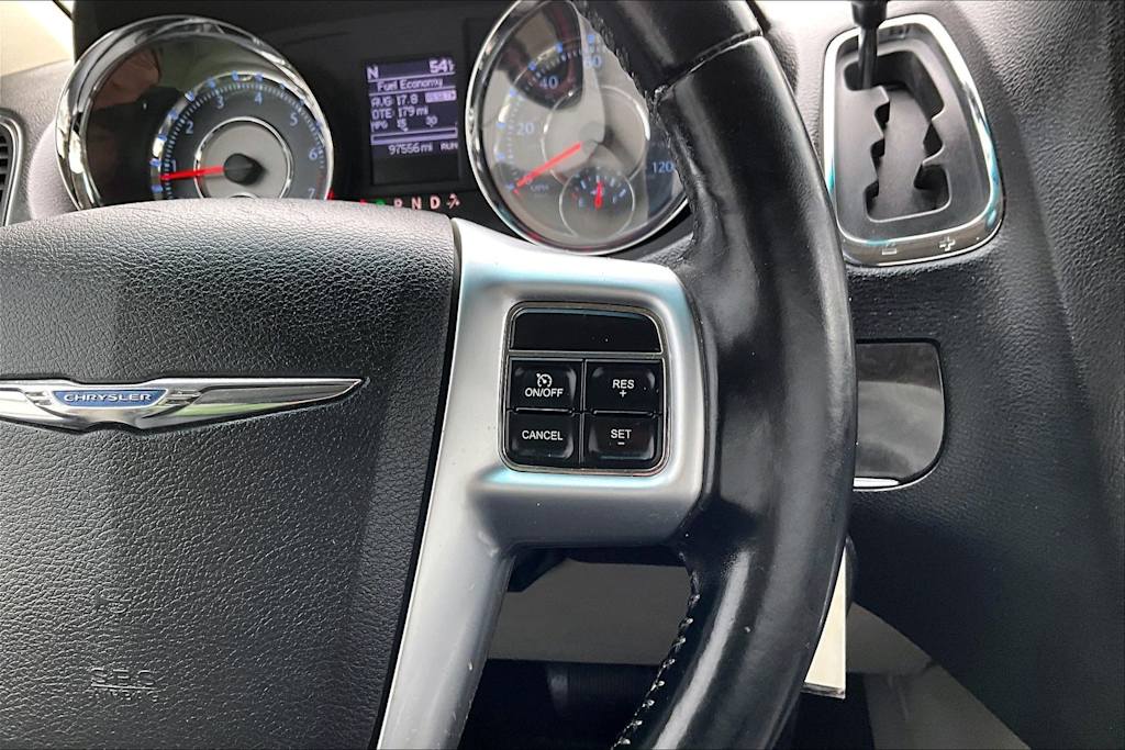 Thumbnail: 2012 Chrysler Town & Country - 26
