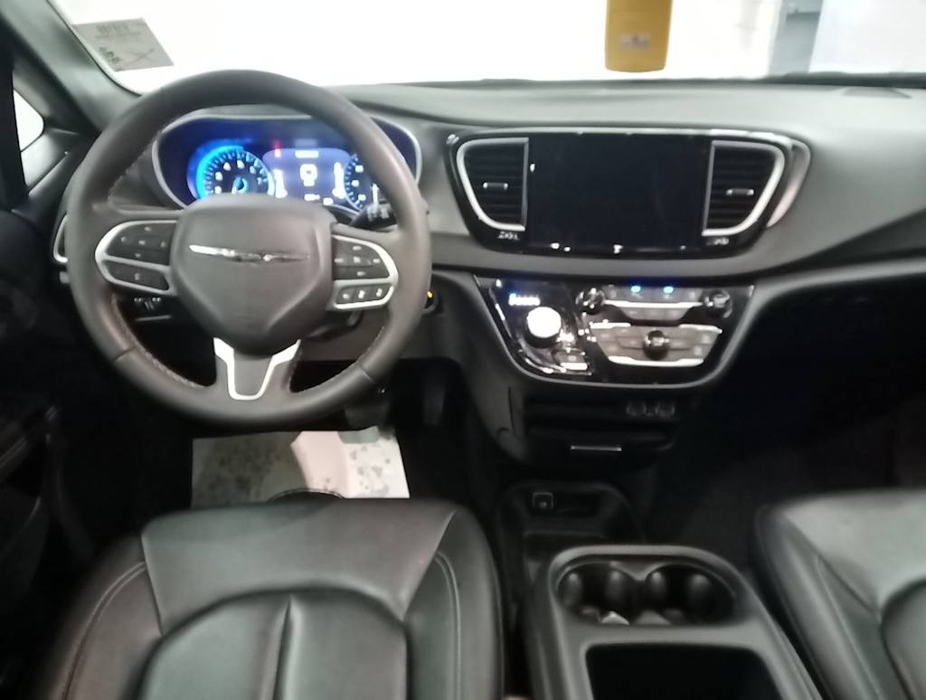 Thumbnail: 2025 Chrysler Pacifica - 5