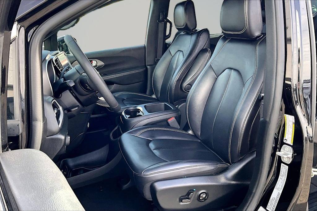 Thumbnail: 2025 Chrysler Pacifica - 11