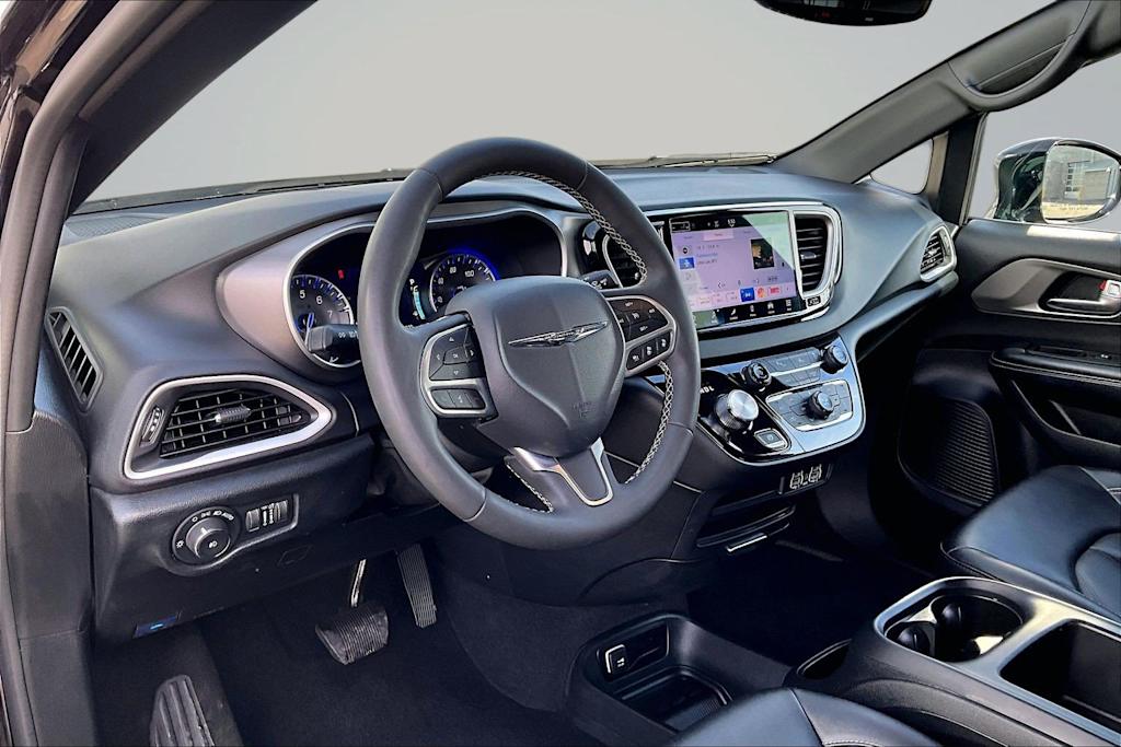 Thumbnail: 2025 Chrysler Pacifica - 2