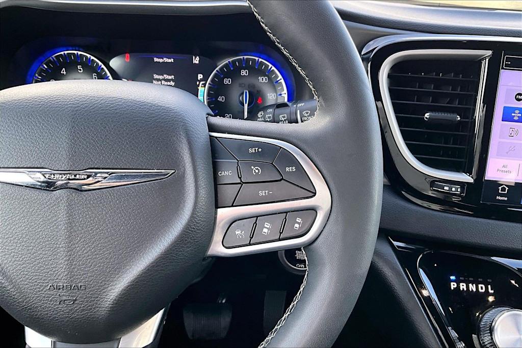 Thumbnail: 2025 Chrysler Pacifica - 26