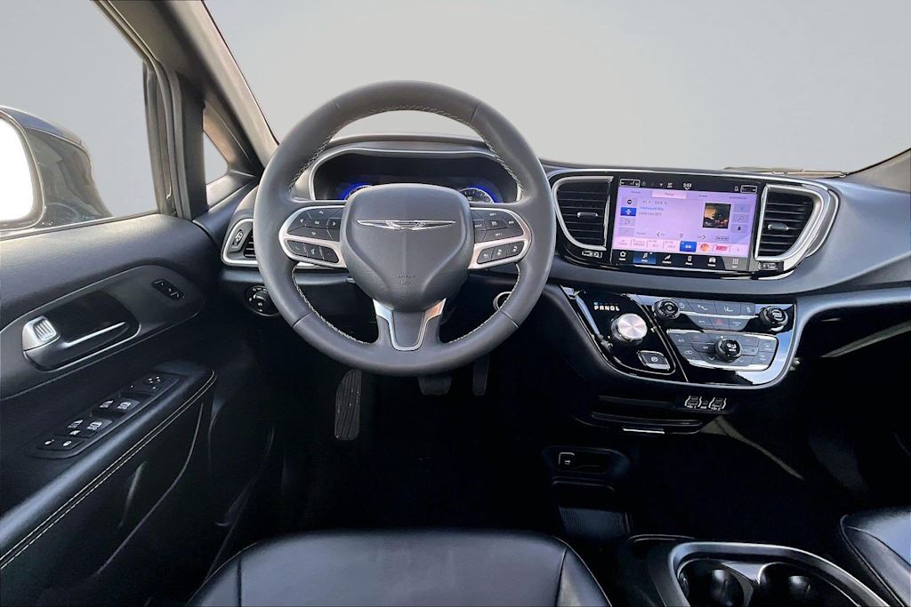 Thumbnail: 2025 Chrysler Pacifica - 14