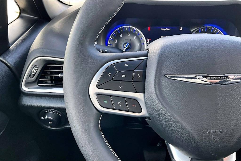 Thumbnail: 2025 Chrysler Pacifica - 25