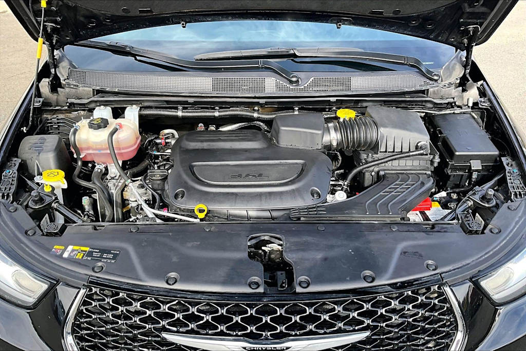 Thumbnail: 2025 Chrysler Pacifica - 9