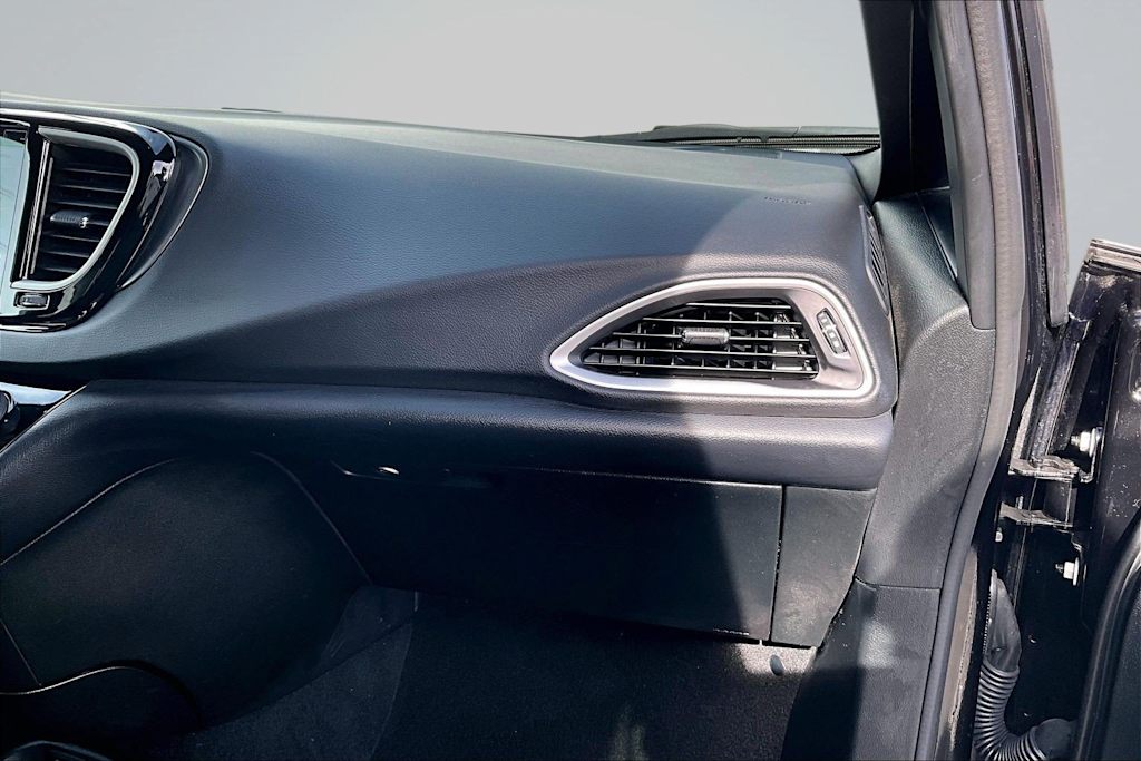 Thumbnail: 2025 Chrysler Pacifica - 24