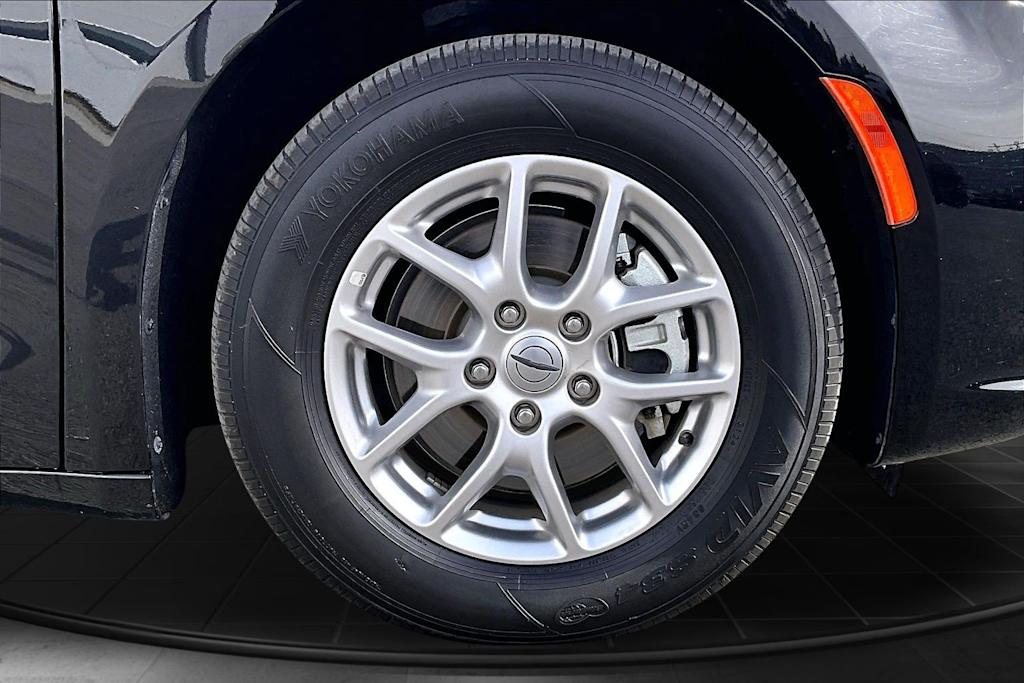 Thumbnail: 2025 Chrysler Pacifica - 34