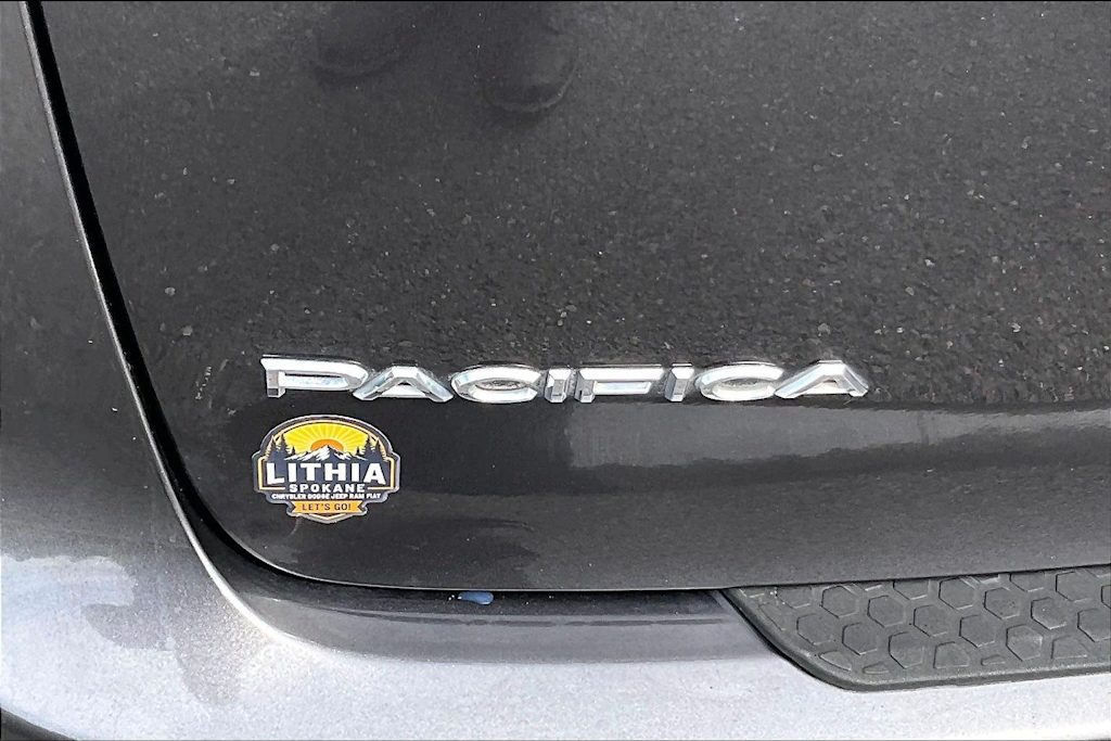 Thumbnail: 2017 Chrysler Pacifica - 7