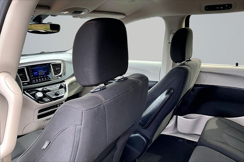 Thumbnail: 2017 Chrysler Pacifica - 21
