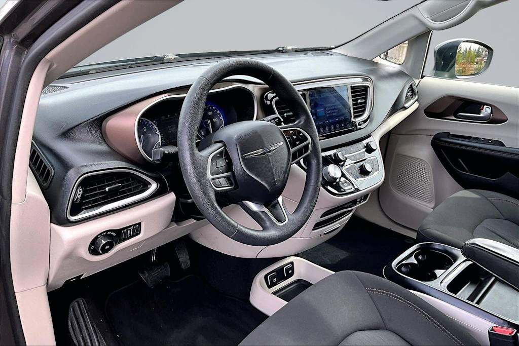 Thumbnail: 2017 Chrysler Pacifica - 2