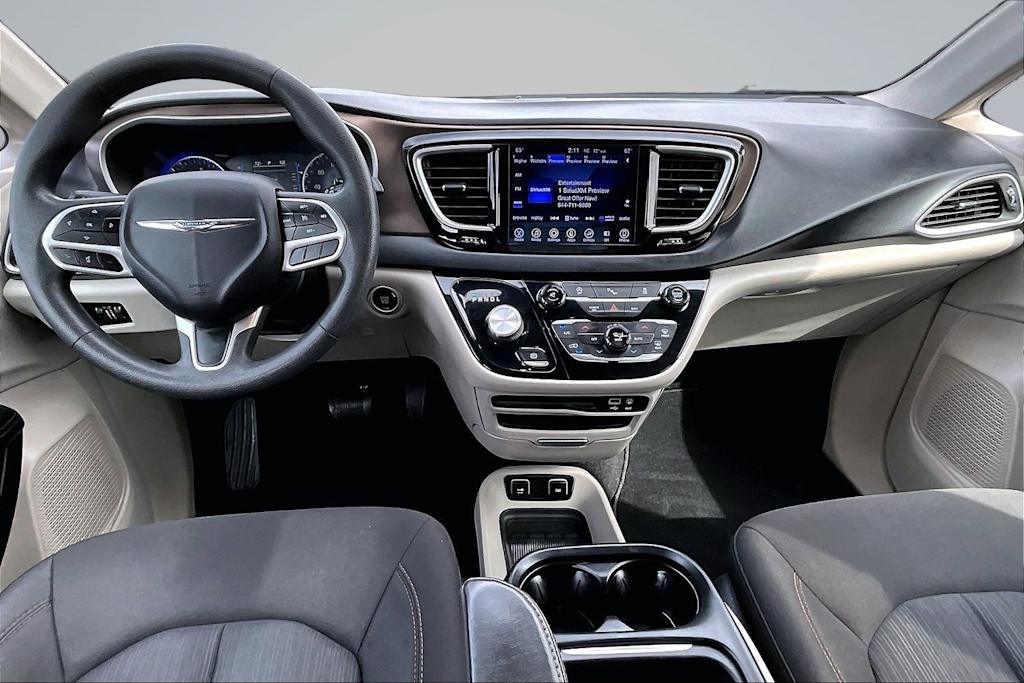 Thumbnail: 2017 Chrysler Pacifica - 10