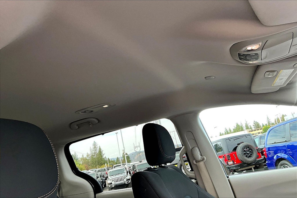 Thumbnail: 2017 Chrysler Pacifica - 30