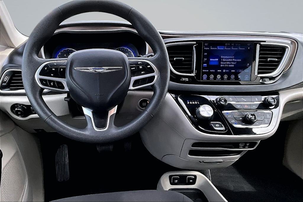 Thumbnail: 2017 Chrysler Pacifica - 14