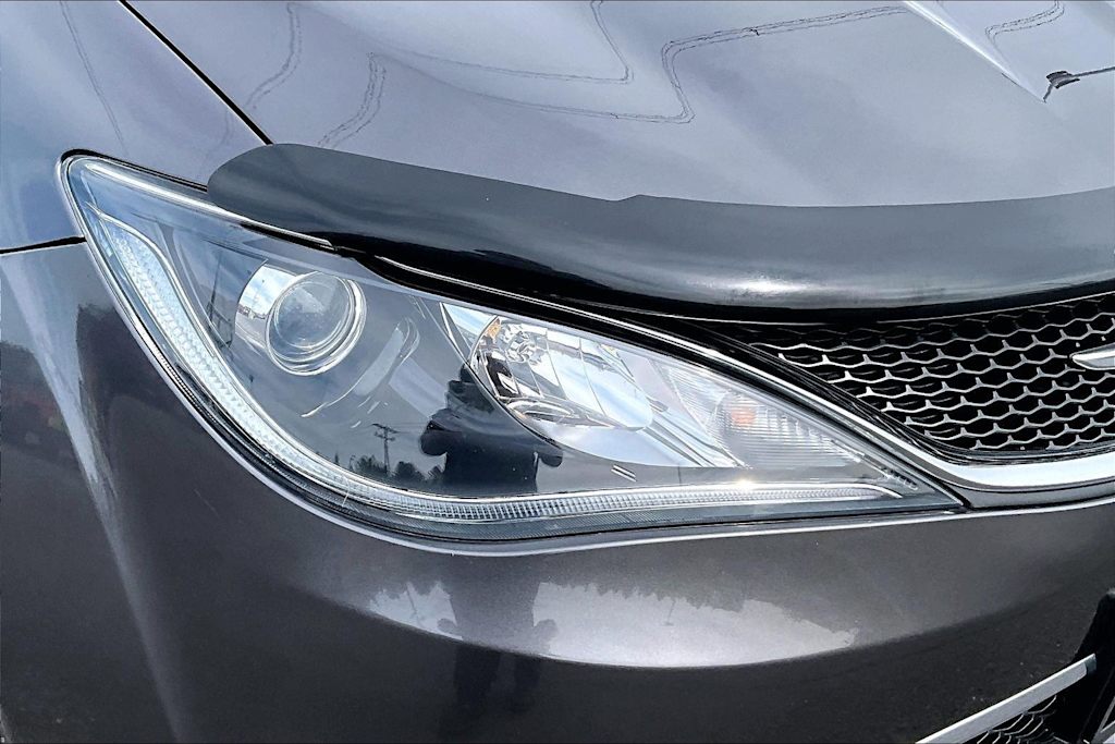 Thumbnail: 2017 Chrysler Pacifica - 31