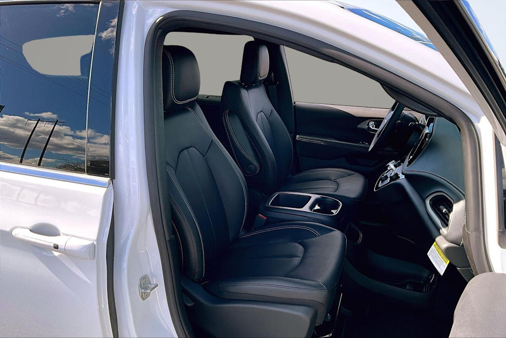 Thumbnail: 2026 Chrysler Pacifica - 12