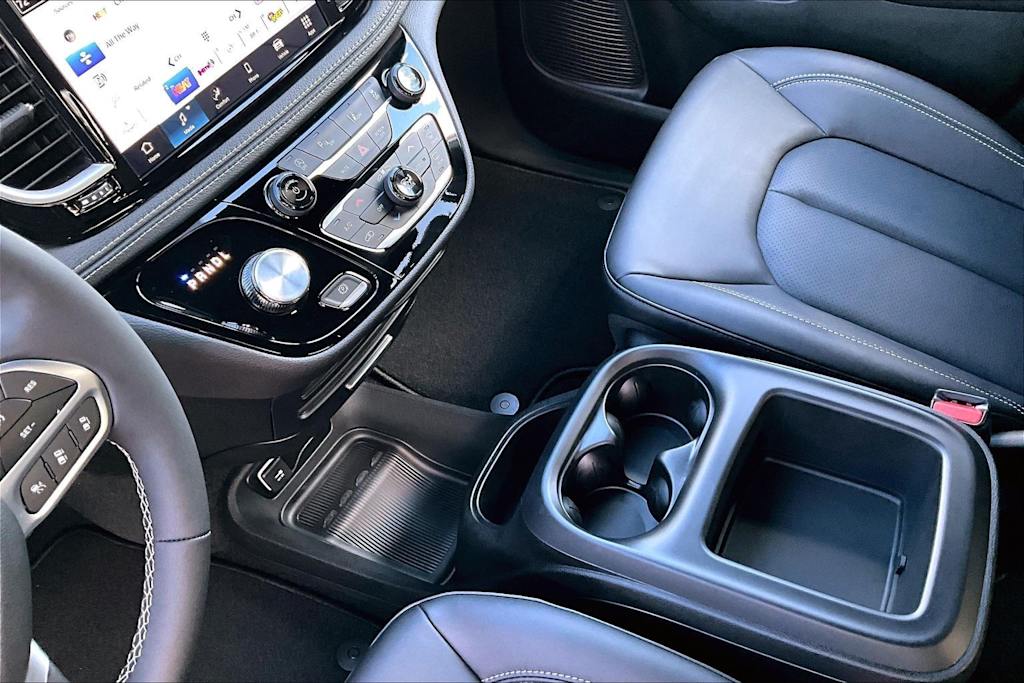 Thumbnail: 2026 Chrysler Pacifica - 16